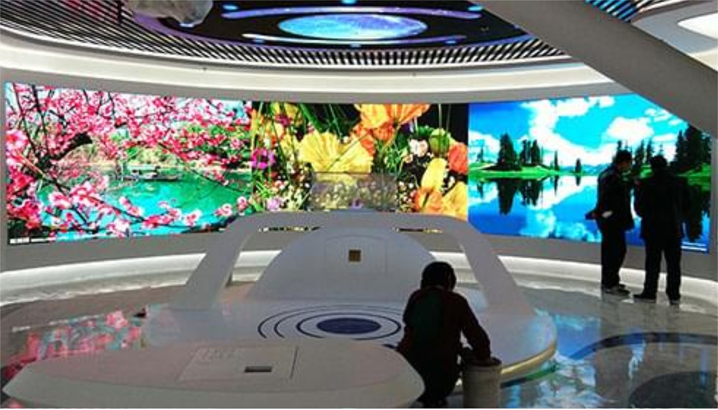 Xi'an Software New Town Data Visualization Curved Indoor LED Display