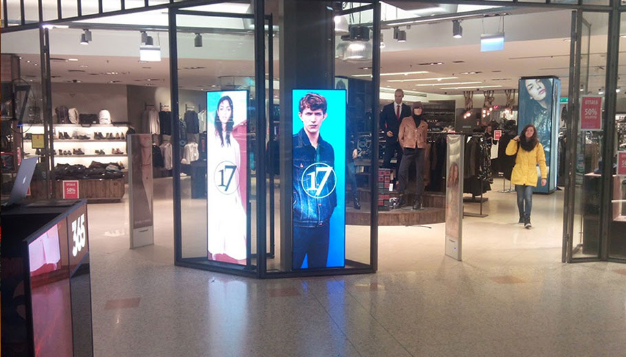 Posterin lceland Gallery 17 Clothing Shop Indoor LED Advertising Display